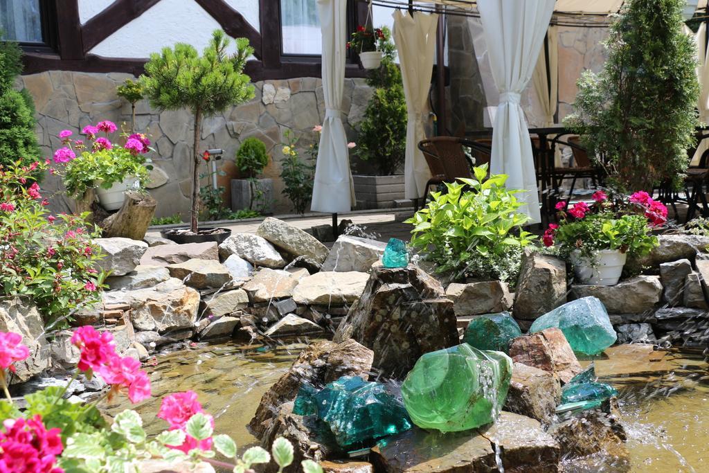 Eco Grill Hotel Restaurant Aquarius Lviv Dış mekan fotoğraf