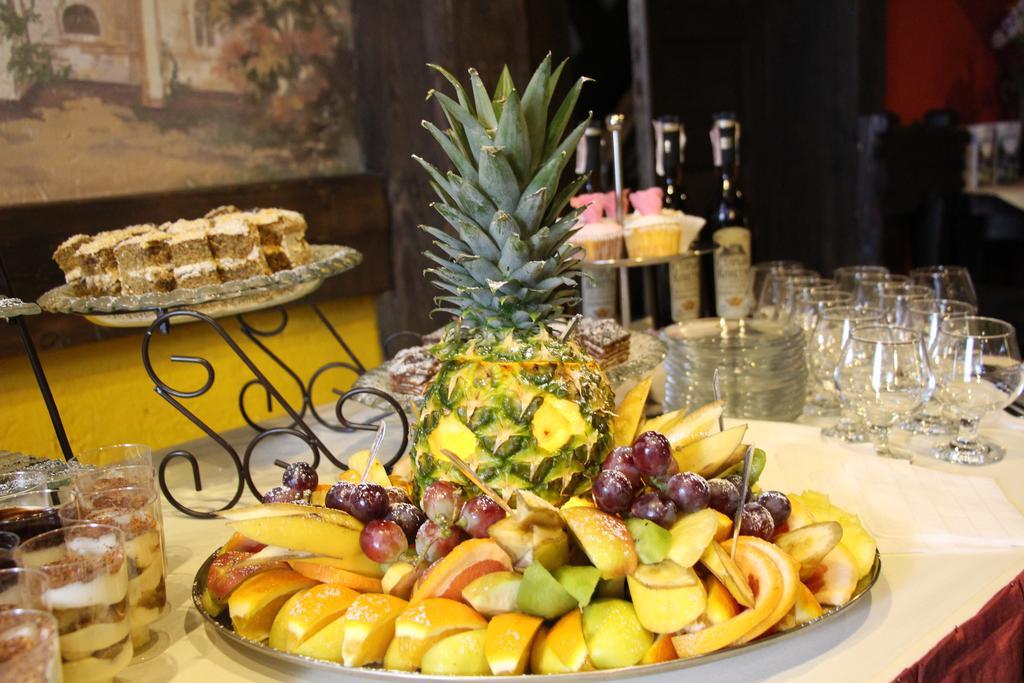 Eco Grill Hotel Restaurant Aquarius Lviv Dış mekan fotoğraf